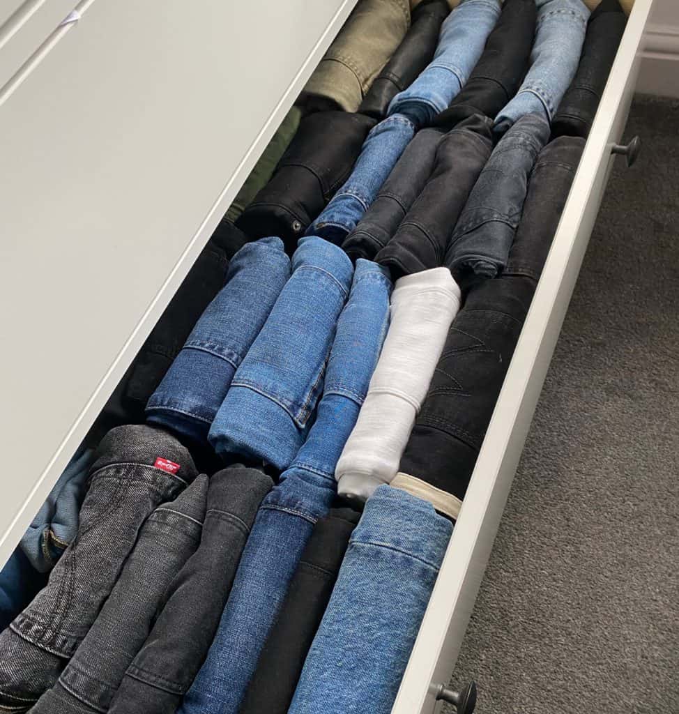 How to Fold Jeans Cocaranti